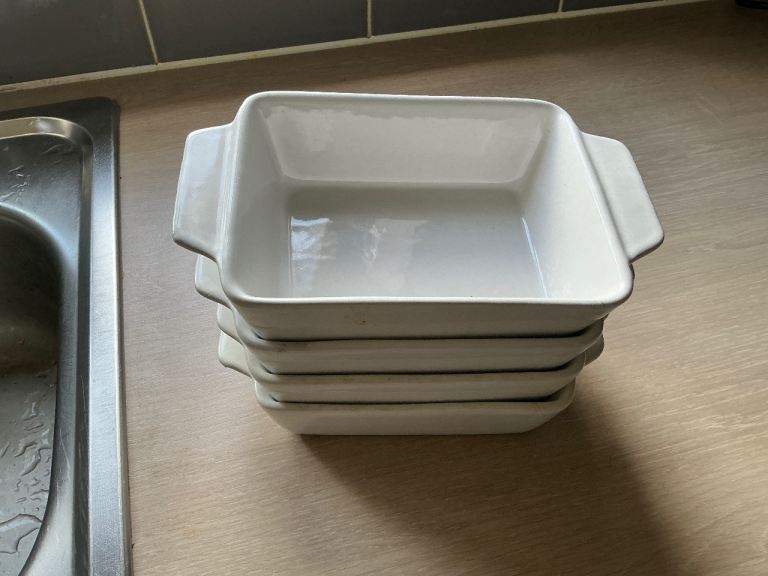 Set of 4 White Ceramic Roasting Dishes – Good Condition