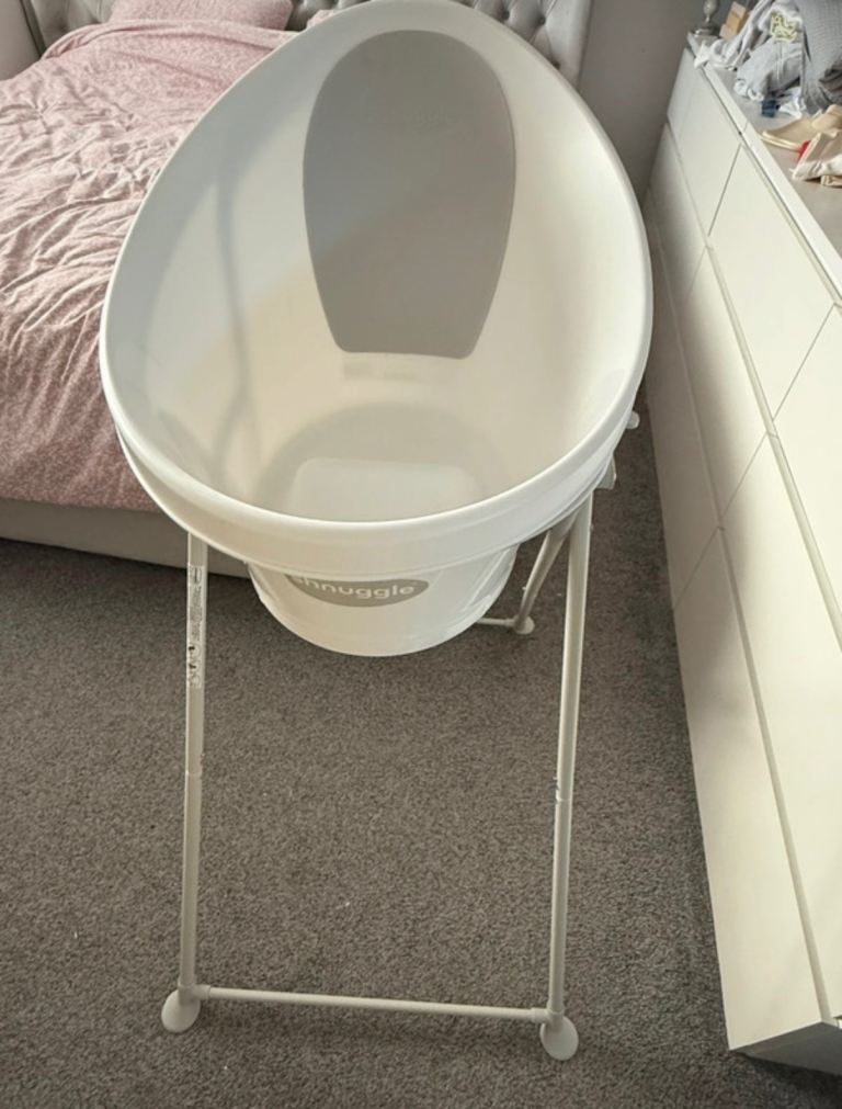 Shnuggle Bath & Stand. 