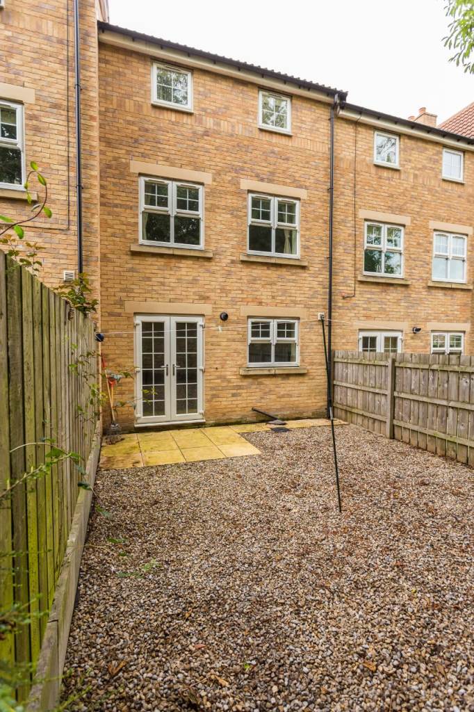 Large Ensuite Room in Friendly Professional House Share 