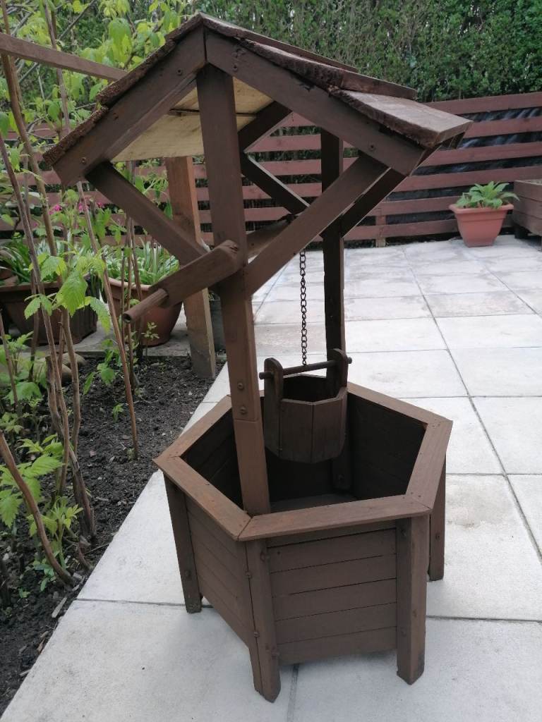 Wooden Wishing Well Planter 