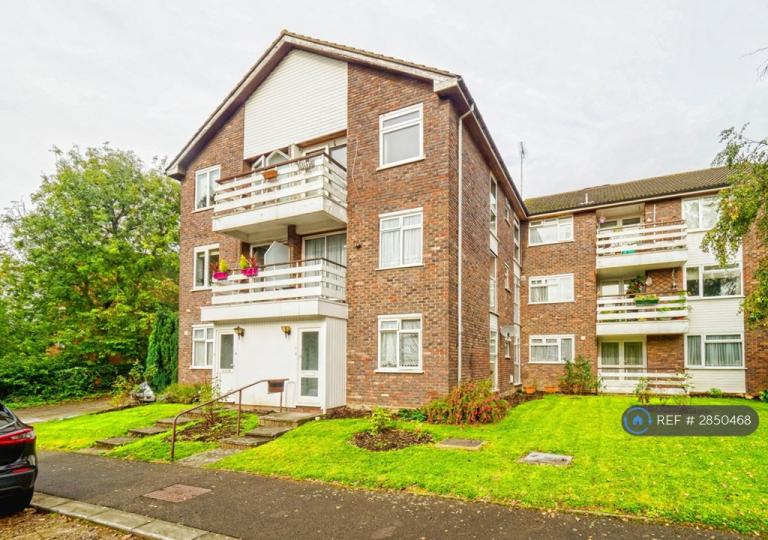 1 bedroom flat in Aran Drive, Stanmore, HA7 (1 bed) (#2850468)