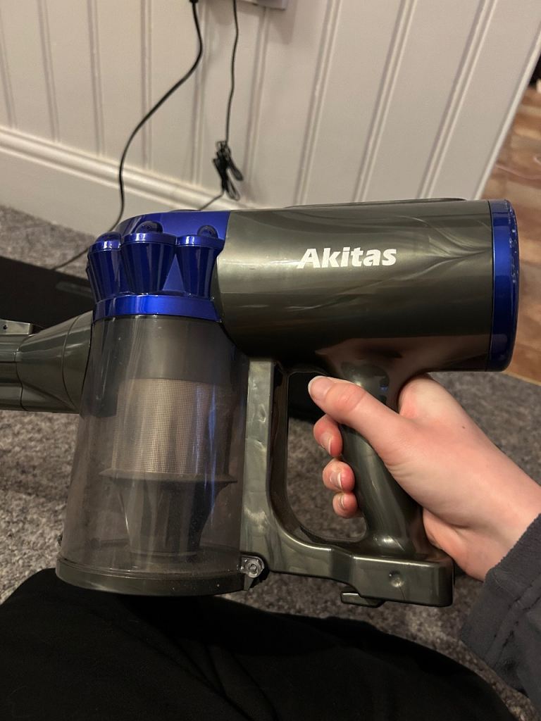 Cordless handheld hoover