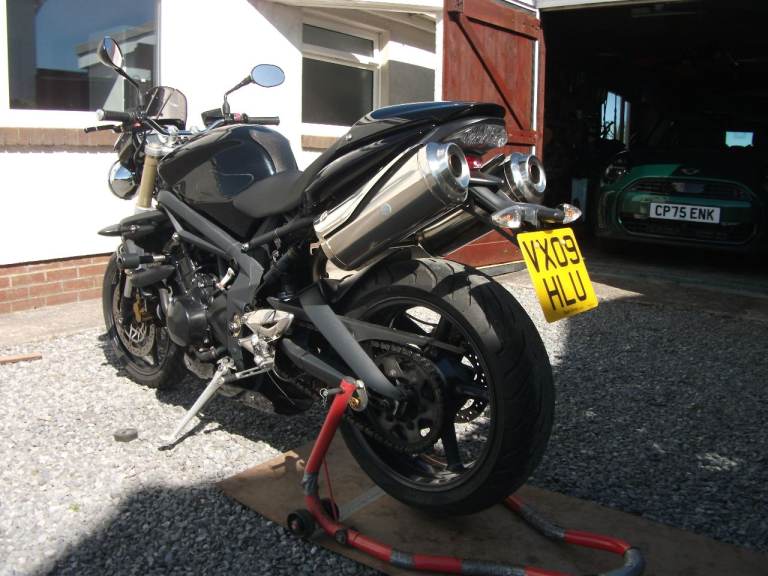 Triumph, STREET, 2009, 675 (cc)