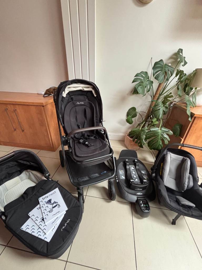 Nuna Travel System (Pram, Car Seat & Isofix Base) - Black