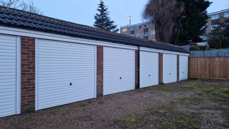 Garage/Parking/Storage to rent: Carshalton Grove (r/o 8-10) Sutton, SM1 4LY