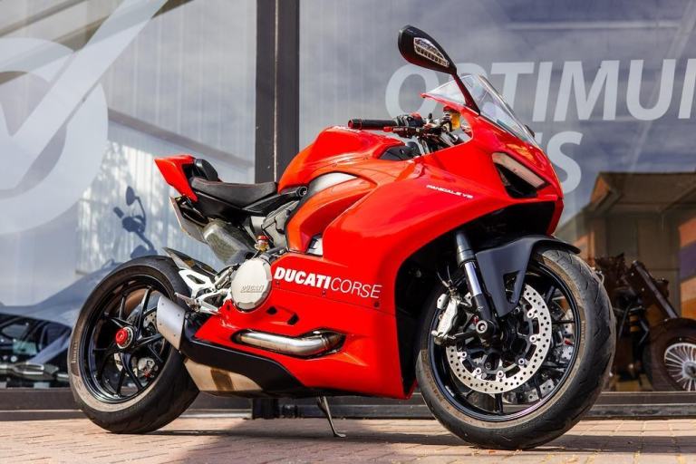 Ducati Panigale V2 LOW MILES ! CARBON ! EXTRAS ! STUNNING