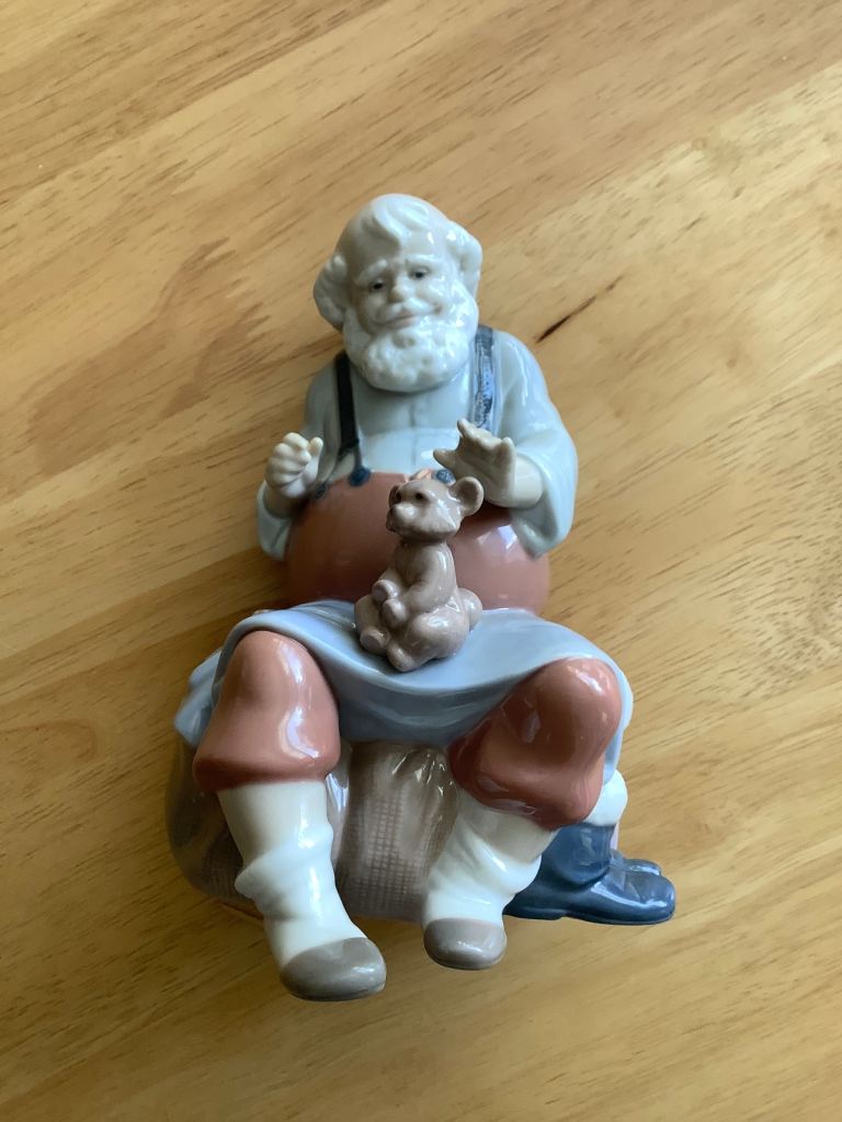 Lladro Santa’s magic touch