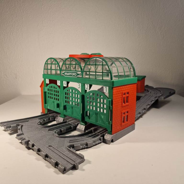 Thomas & friends take n play knapford station fold away track set