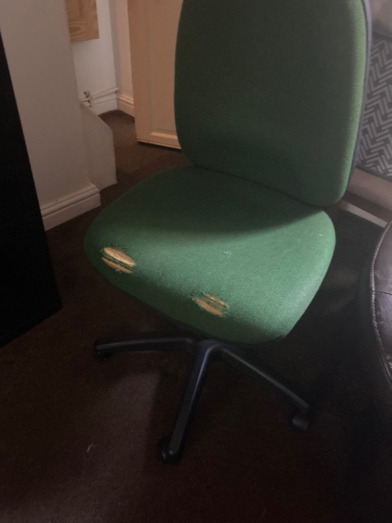 Green Office Chair with Wheels – Fair Condition