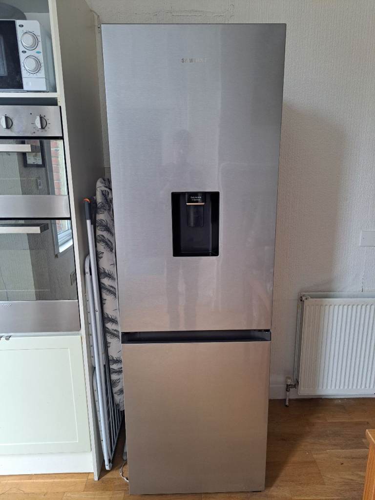 Samsung Silver Fridge Freezer with Water Dispenser - Very Good Condition