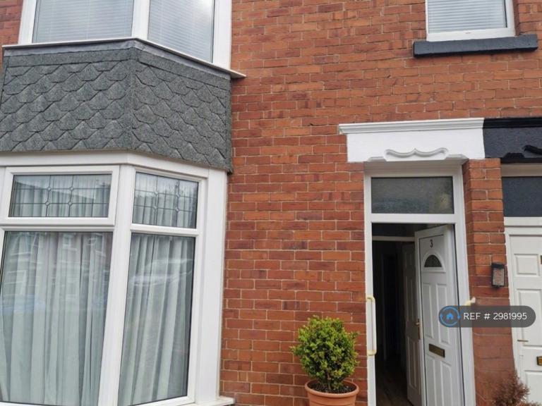 2 bedroom flat in Pembroke Terrace, South Shields, NE33 (2 bed) (#2981995)