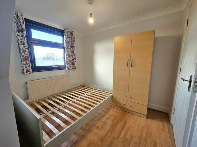 2 BEDROOM FLAT STAG LANE KINGSBURY NW9