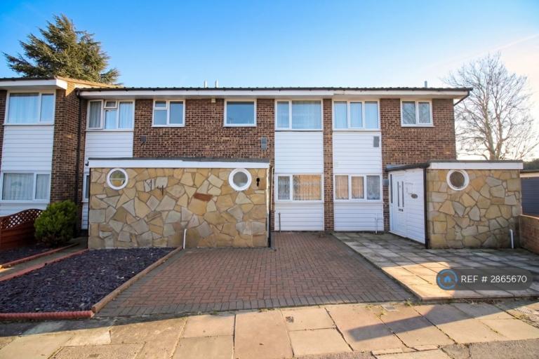 3 bedroom house in Beechcroft Close, Hounslow, TW5 (3 bed) (#2865670)