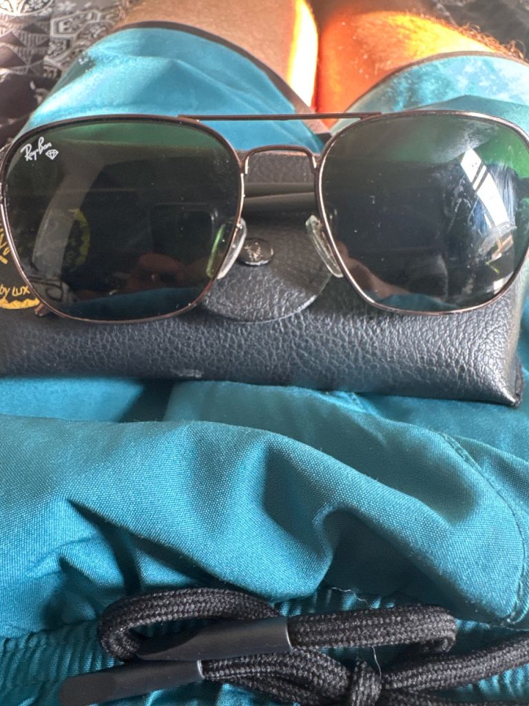 Ray-Ban Aviator Sunglasses with Case – Grey Lenses