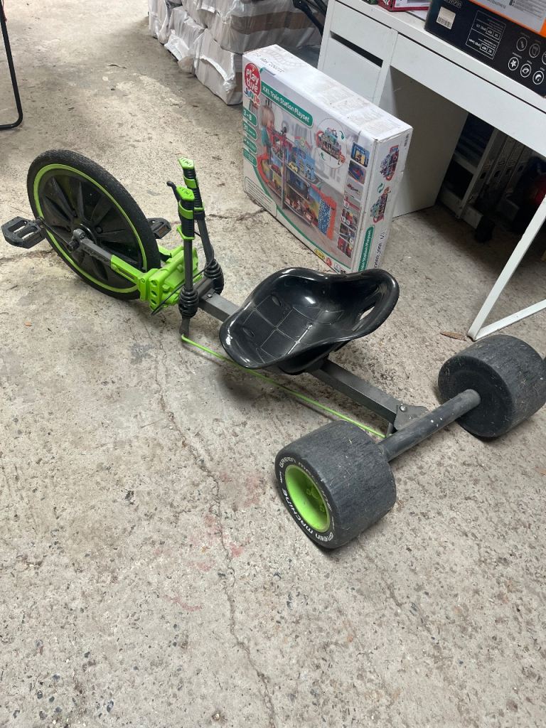 Green machine, cracked seat 