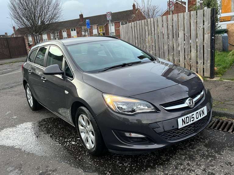 Automatic Vauxhall, ASTRA, Estate, 2015, Semi-Auto, 1598 (cc), 5 doors