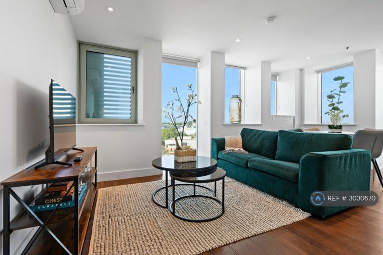 2 bedroom flat in Christchurch Road, London, SW19 (2 bed) (#3030670)