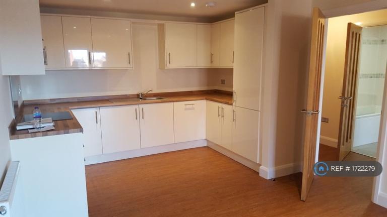 1 bedroom flat in Saxon Way, Bedford, MK40 (1 bed) (#1722279)