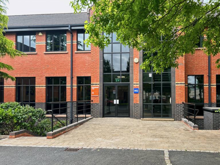 Belfast - BT12 5GH \ Office Space for Rent with 2 Desks