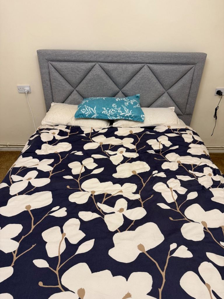 Bed frame and back Only (Mattress not included) 