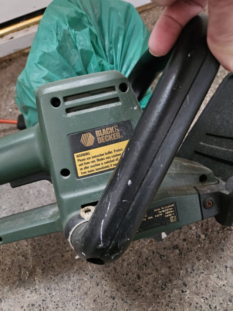 Black and decker hedge trimmer 