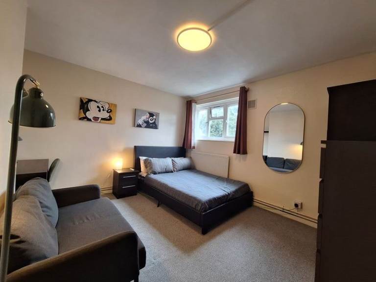 DSS HOUSING DOUBLE ROOM - LEEDS