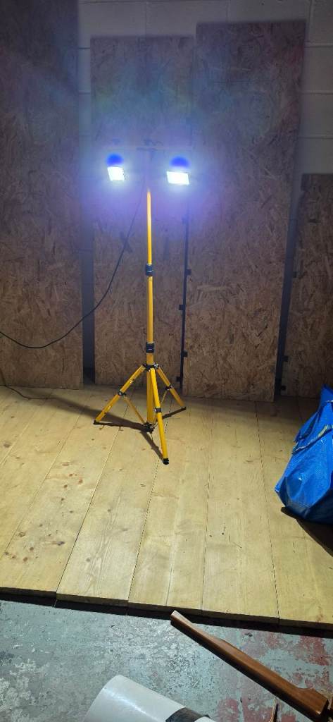LED Twin Tripod Work Light IP65 240V 2x20W 2x2400lm RRP £34.98