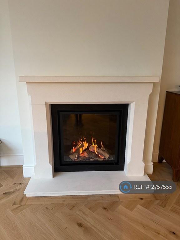 1 bedroom in Gunnersbury Lane, London, W3 (#2757555)