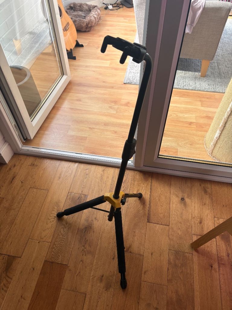 Hercules guitar stand