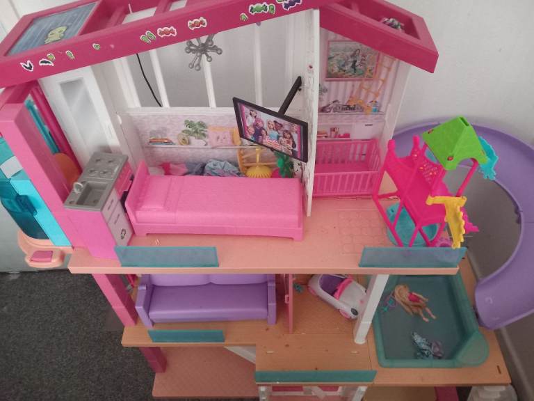 Barbie dreamhouse