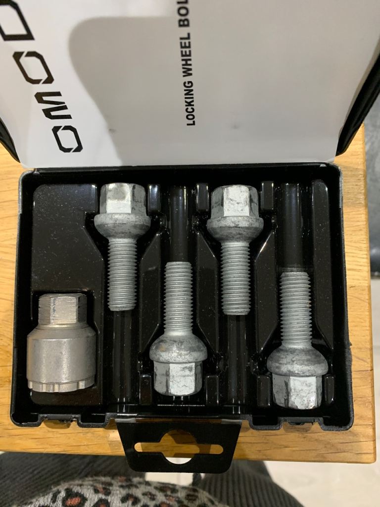 OMODA locking wheel bolt set