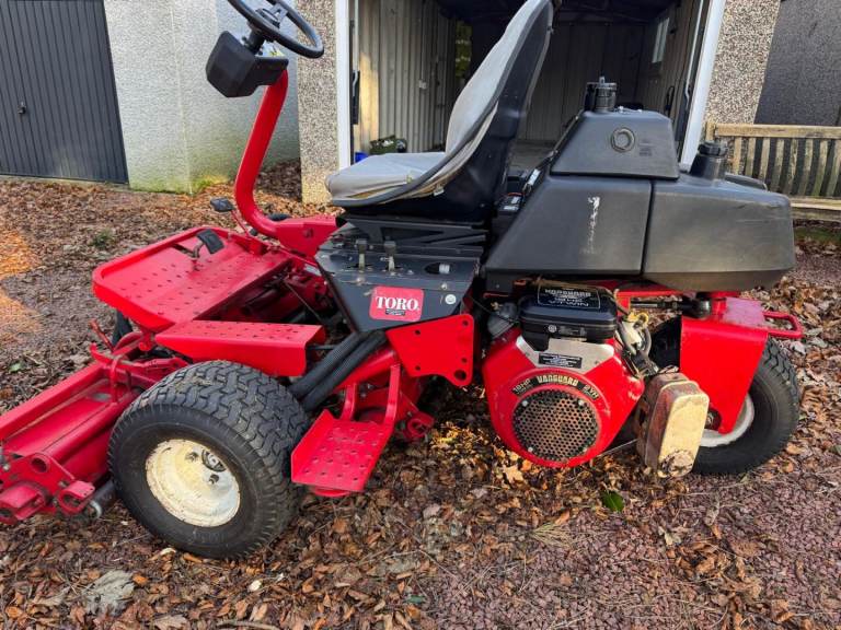 Toro Commercial Triple Cylinder Ride-On Mower