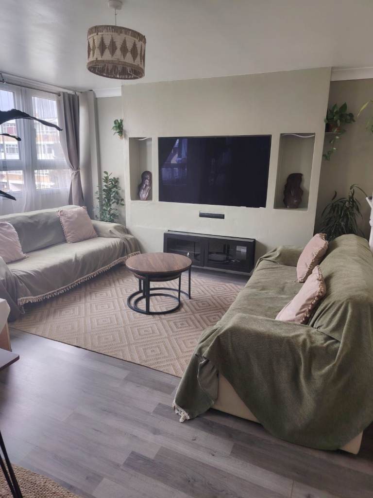 3 beds first floor flat in E14