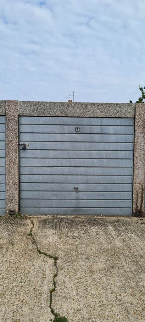Garage for Let Near Horsham Station