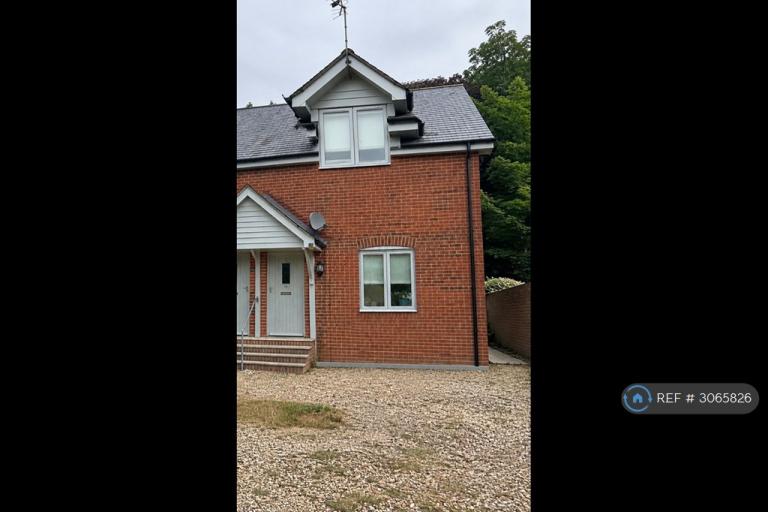 2 bedroom house in Carisbrooke High St, Newport, PO30 (2 bed) (#3065826)
