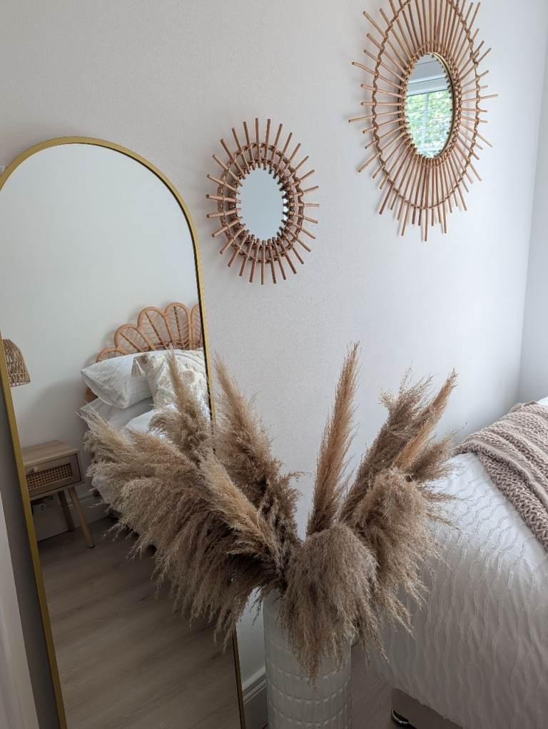 Beautiful Double Room – Female Lodger Preferred – £600 Bills Included