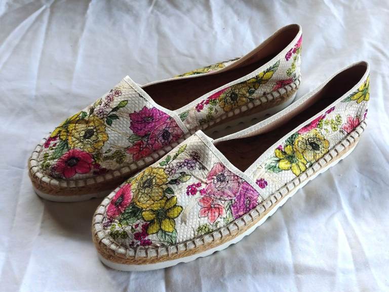 Unknown made in Spain women's slip on summer pump shoes in size 6 (39) 