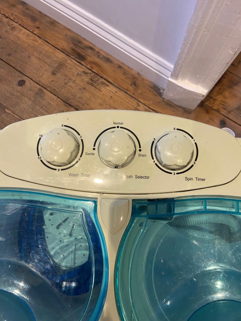 Portable washing machine with spinner 