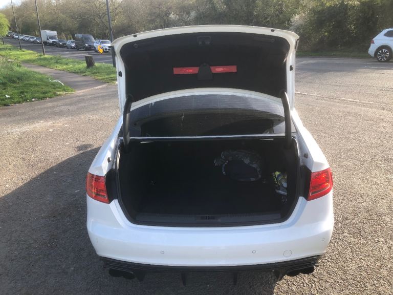 Audi, A4, Saloon, 2011, Manual, 2995 (cc), 4 doors