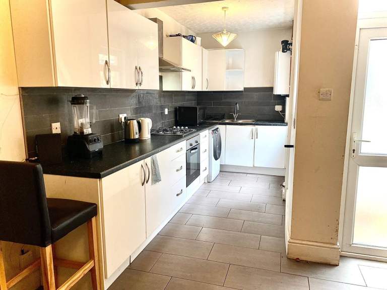 Single room in great location