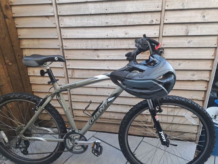 Giant Rincon Mountain Bike with Rock Shox Forks and Helmet, £115.00 for ...