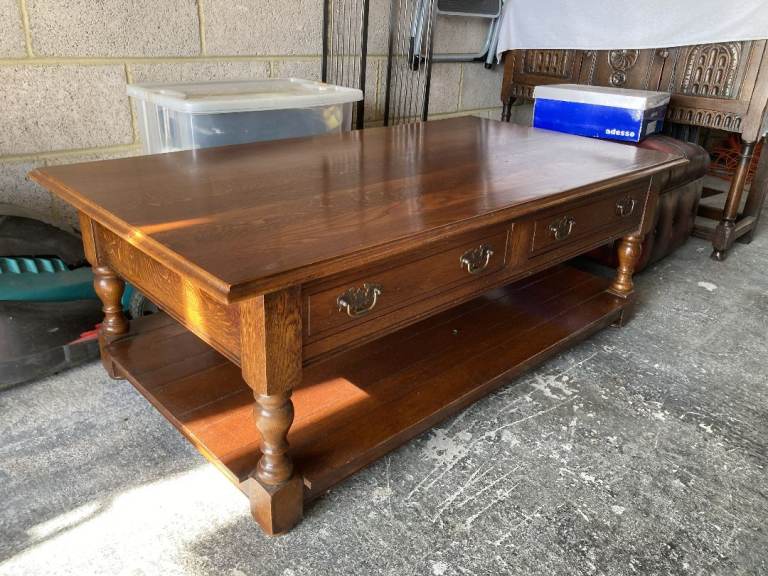 Solid Oak Coffee Table, lovely condition, Very clean Smoke, Child and Pet free home, custom made