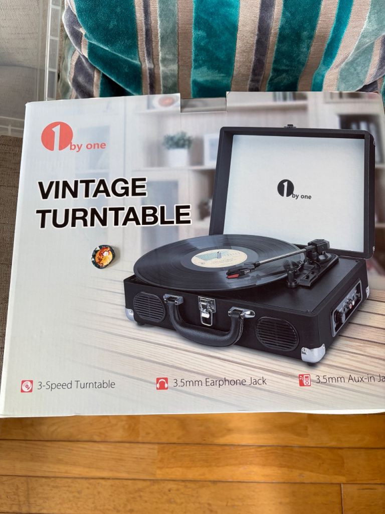 1 by one Vintage Turntable - Black, As Good As New