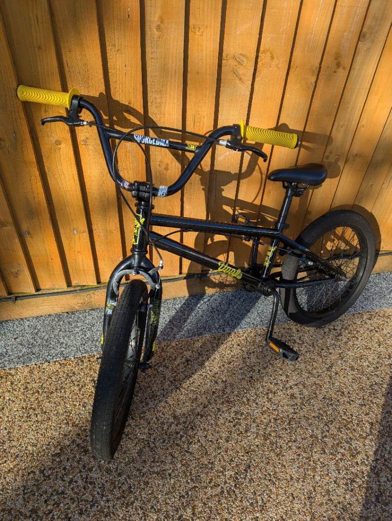 Jet yoof 18 black BMX bike with yellow trim 