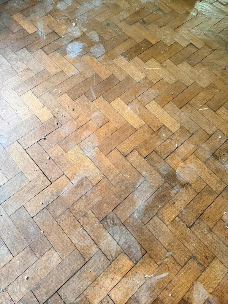 54 m2 - original parquet flooring - 25cmx8cm