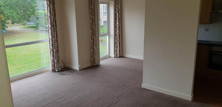 2 bed unfurnished apartment 