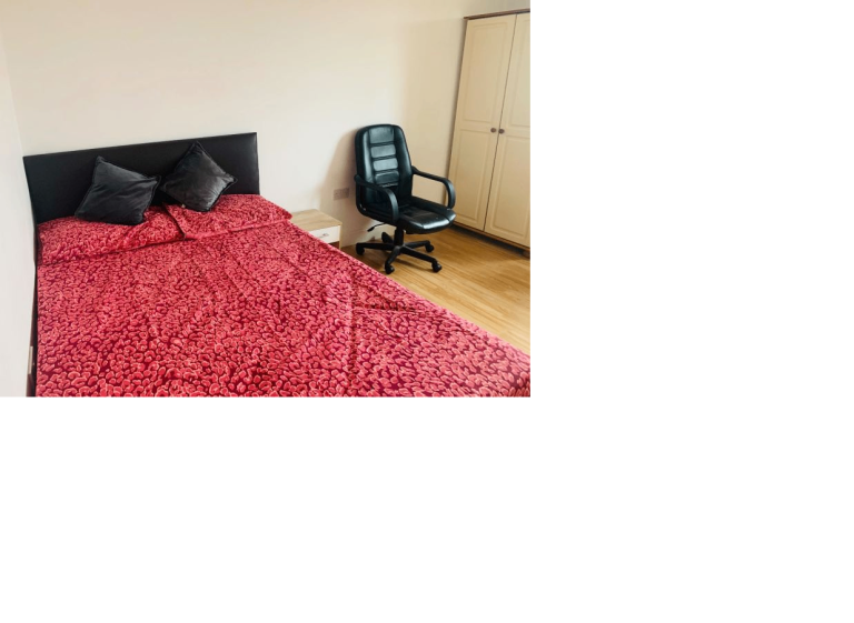 Spacious & Cosy Double Room For Rent AT RG1 3NZ