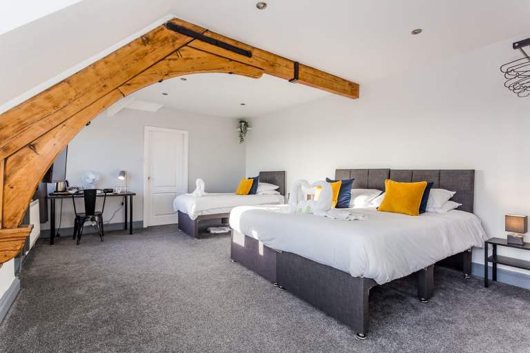 DOUBLE ROOMS - EN SUITES- BILLS INCLUDED