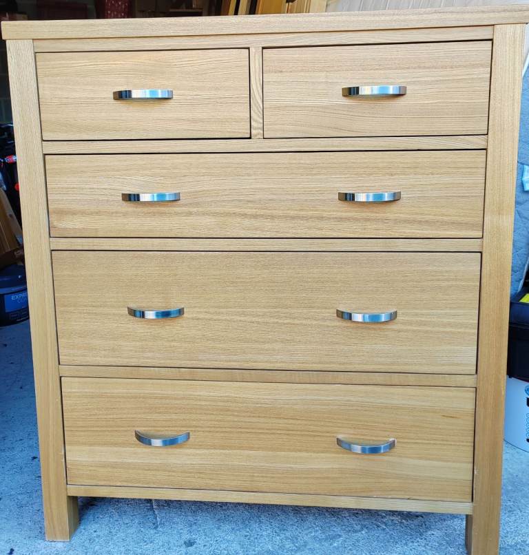 Light oak chest of drawers 