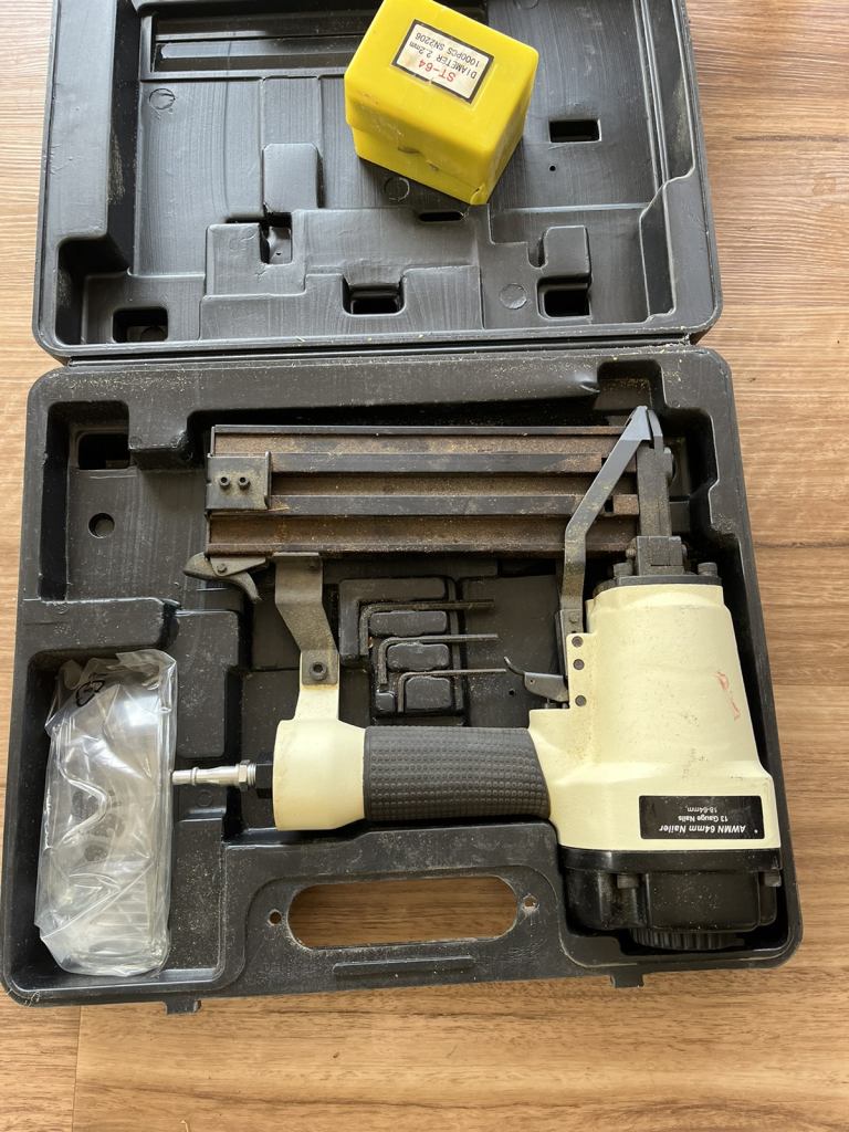Axminster Compressed Air Masonry Nailer ST64